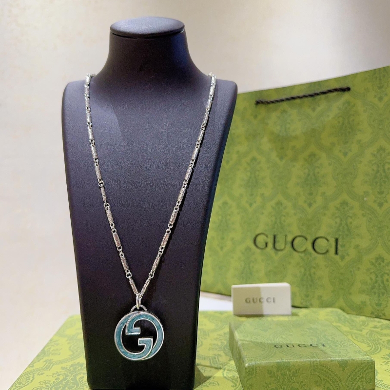 G*u*i necklaces